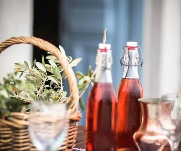 Traditional Pirethron 펜션