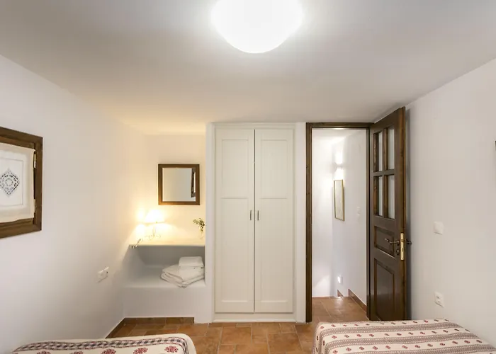 Traditional Pirethron 펜션