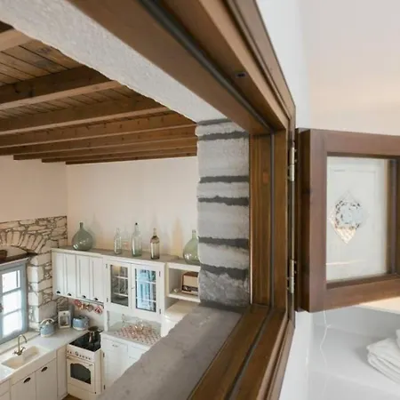 Traditional Pirethron Feriehus Apérathos