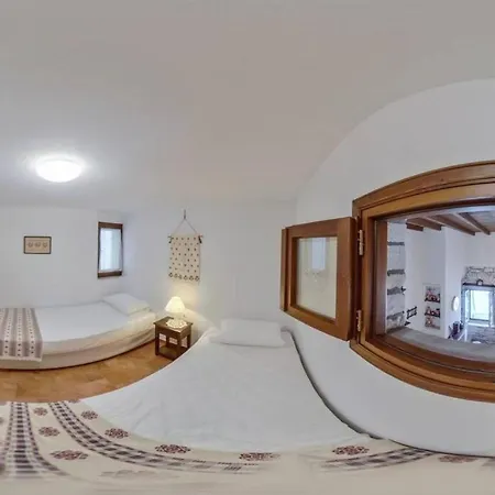 Vakantiehuis Traditional Pirethron *