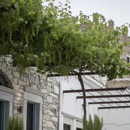 Traditional Pirethron Feriehus Apérathos