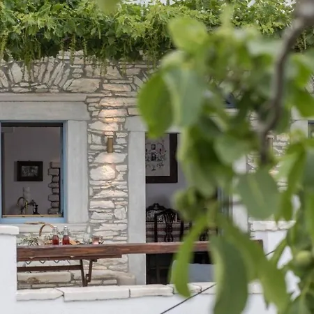Traditional Pirethron Vakantiehuis