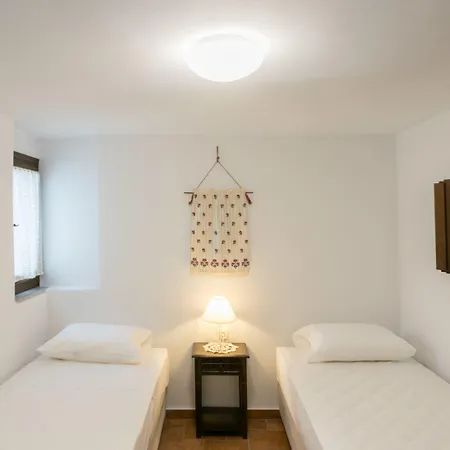 Traditional Pirethron Vakantiehuis *