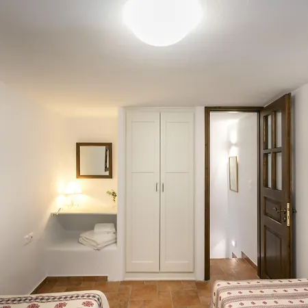 Traditional Pirethron Feriehus