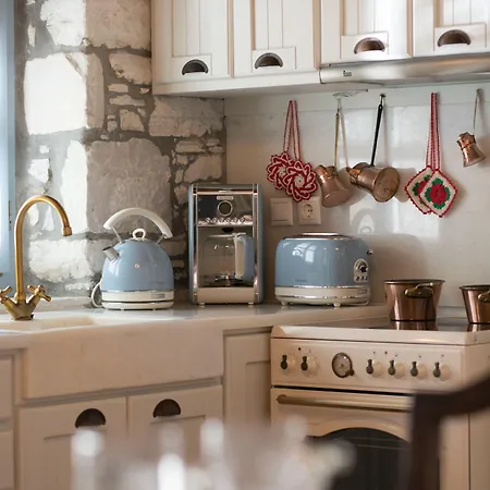 Traditional Pirethron Feriehus Apérathos