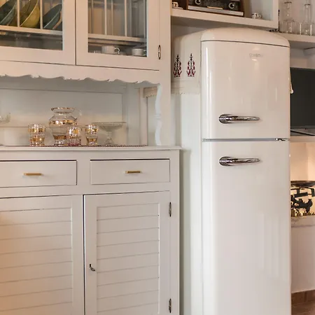 Traditional Pirethron Feriehus Apérathos