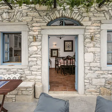 Traditional Pirethron Feriehus *