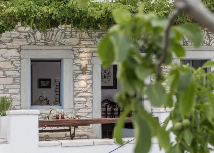 Traditional Pirethron Semesterbostad