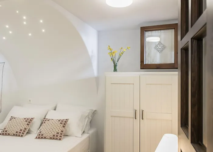 Semesterbostad Traditional Pirethron