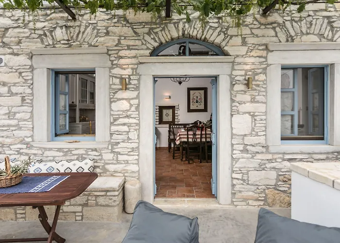 Traditional Pirethron Semesterbostad *