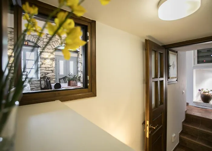 Semesterbostad Traditional Pirethron *