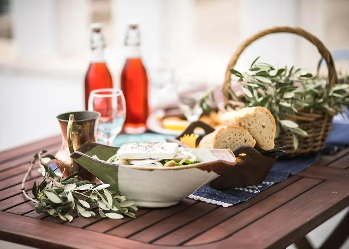 Semesterbostad Traditional Pirethron *